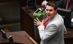 'Proszę nie robić cyrku!'. Awantura wokół nowego podatku. Były poseł PiS zakpił na Twitterze ze słynnego zdjęcia Kaczyńskiego