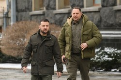 Niebezpieczne intrygi na dworze Zełenskiego. "Rosjanie nas grillują, a my bawimy się w idiotyzmy"