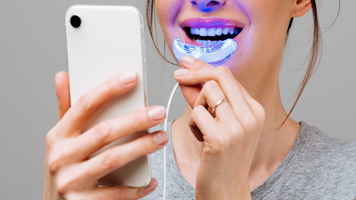 Zestaw do wybielania zębów — jak działa, jakie ma zalety? Wyjaśniamy!