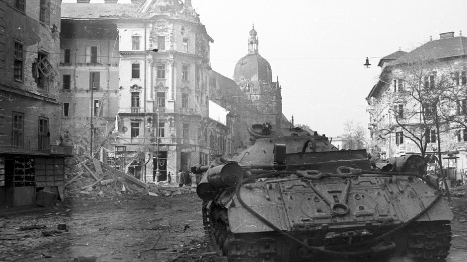 Widok z okolic budapesztańskiego Muzeum Sztuki Stosowanej (FOTO:FORTEPAN / Nagy Gyula)