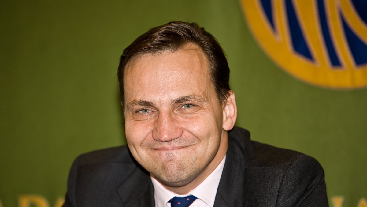 Radek Sikorski prowadzi intensywną akcję promocyjną własnej osoby - napisał na swoim blogu w Onet.pl Marek Siwiec.