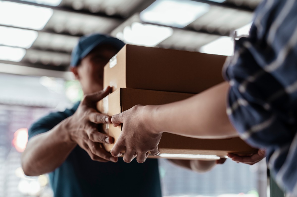Local,Delivery,Worker,On,Duty,Delivering,Cardboard,Boxes,To,Customer