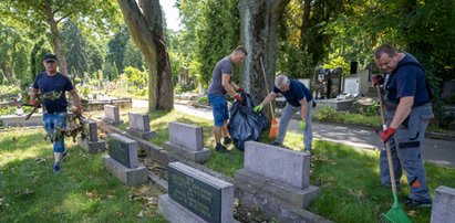 Muzealnicy porządkowali Stary Cmentarz