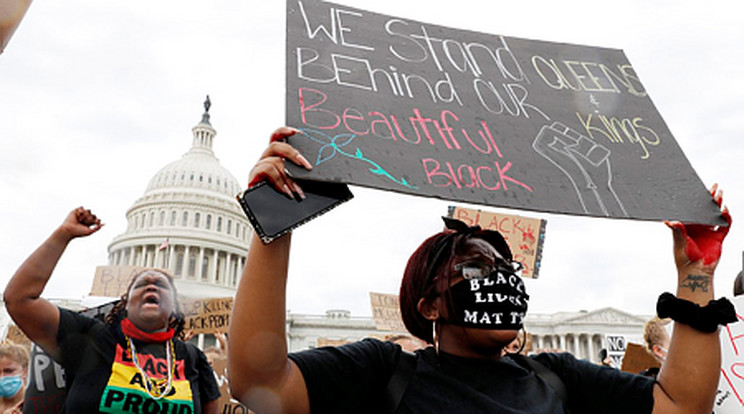 Békésebben zajlanak a tüntetések, mint néhány nappal ezelőtt. / Fotó:  MTI/AP/Jacquelyn Martin