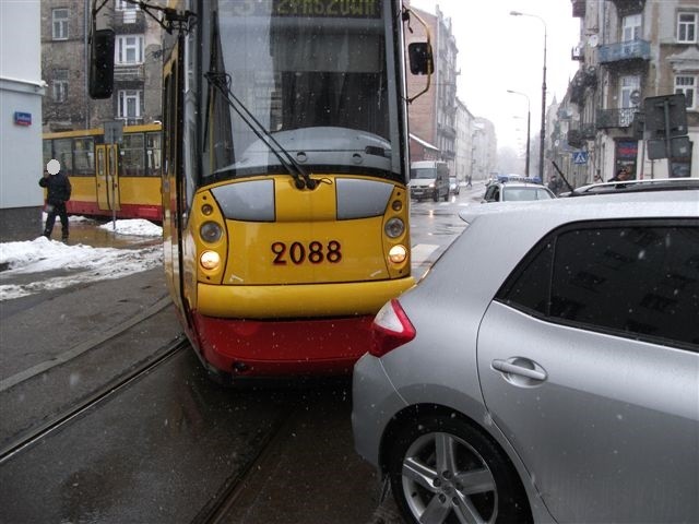 Warszawa - zablokowała torowisko