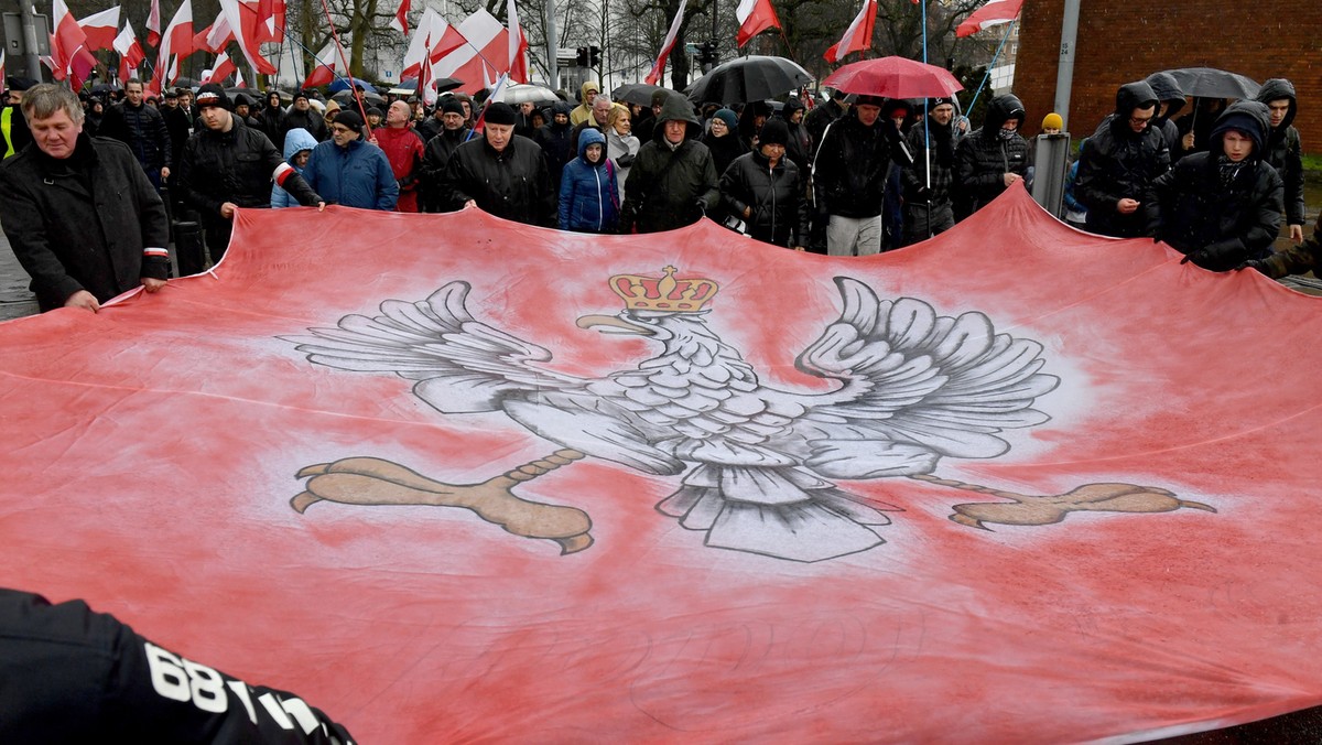 Kilkaset osób przeszło w niedzielę ulicami Szczecina w Marszu Pamięci Żołnierzy Wyklętych. Za patrona organizatorzy szczecińskiego wydarzenia obrali żołnierza AK i NZW płk. Andrzeja Kiszkę ps. "Dąb".