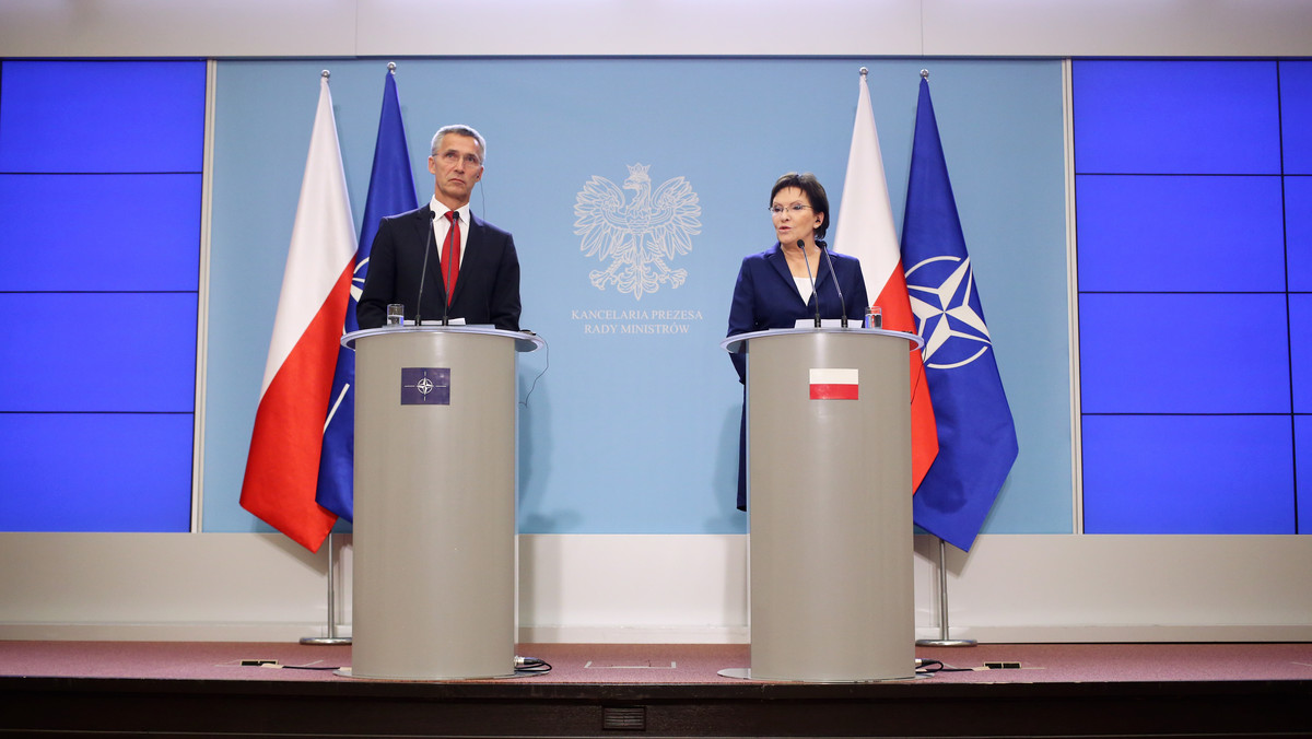 Realizacja postanowień szczytu NATO w Walii jest potrzebna dla zwiększenia bezpieczeństwa - zadeklarowali premier Ewa Kopacz i sekretarz generalny NATO Jens Stoltenberg. Szef NATO podkreślił, że polskie wydatki obronne są przykładem dla całego Sojuszu.