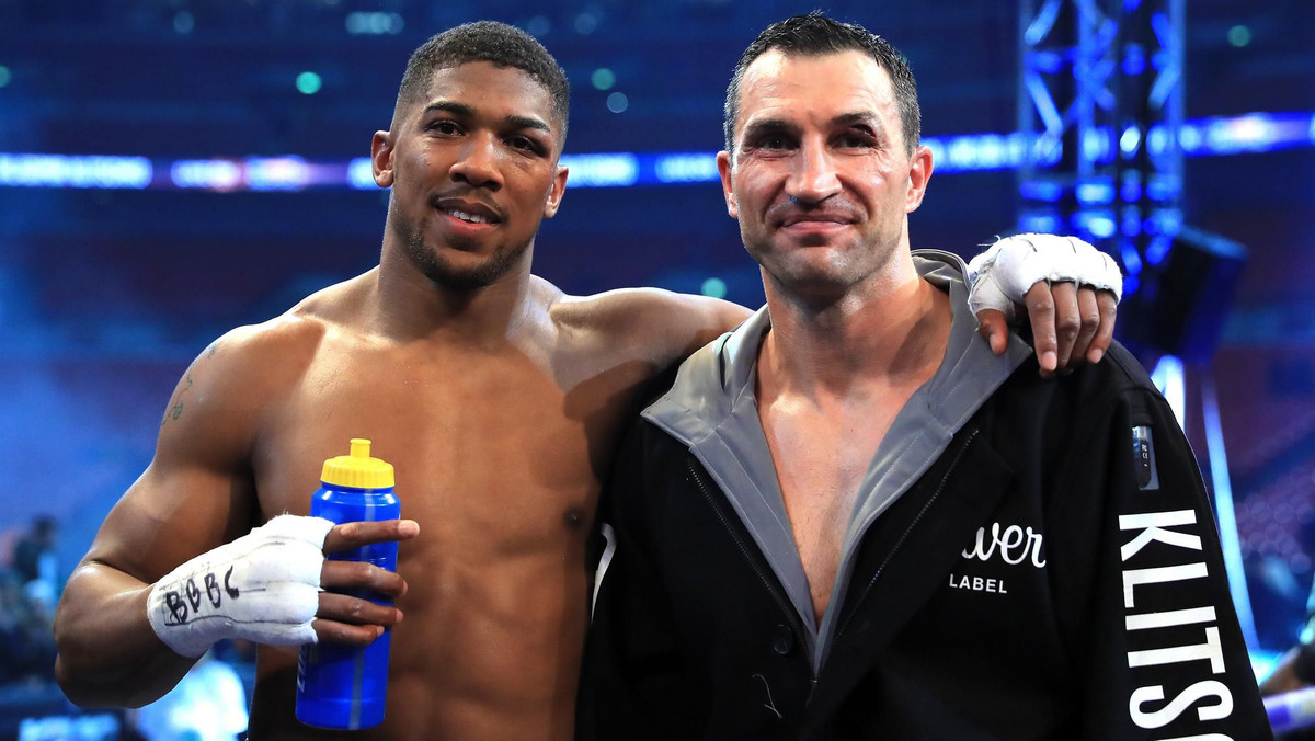 Eddie Hearn, promotor mistrza świata wagi ciężkiej Anthony’ego Joshuy (19-19, 19 KO) poinformował, że rewanżowa walka jego klienta z Władimirem Kliczką (64-5, 53 KO) powinna się odbyć jeszcze w tym roku. Hearn chce, by stawką pojedynku identycznie jak za pierwszym razem były pasy mistrzowskie IBF, WBA i IBO należące do Joshuy, ale dużo zależy od pierwszej z wymienionych federacji.