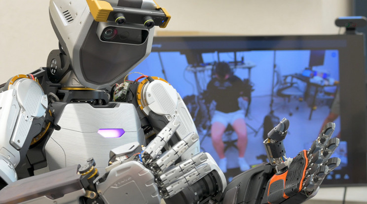 Phoenix jelenleg minden bizonnyal a legfinomabb és legemberibb kézmozdulatokra képes humanoid robot a világon. Ahhoz, hogy a robotok végül tökéletes segítőivé válhassanak az embereknek, a mozdulataikban három nagyon fontos elemet kell kombinálniuk: a pontosságot, a sebességet és az erőt. Ezt most sikerült először elérni. / Fotó: Sanctuary AI