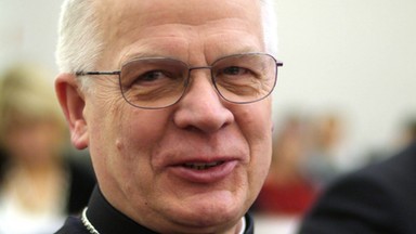 Abp Michalik: media próbują walczyć z Kościołem przy pomocy papieża