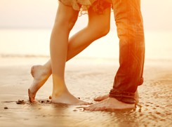 Lato to najlepsza pora roku na poczęcie dziecka. Dlaczego?