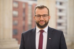 Puda: Będziemy nakłaniać Francję, aby przestała zachowywać się jak dziecko