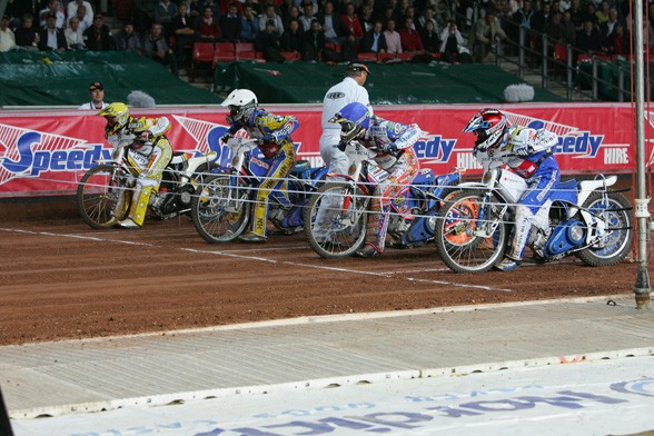 Dla wszystkich fanów żużla mamy dwa podwójne zaproszenia na rozpoczęcie sezonu Speedway Grand Prix w Pradze. Wystarczy napisać dlaczego to właśnie Ty zasługujesz na tę nagrodę