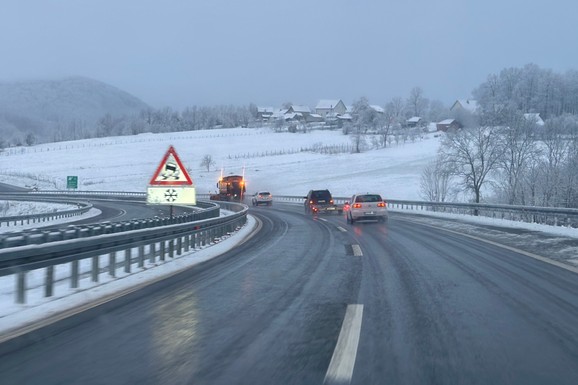 VOZAČI, OPREZ! U ovim delovima Srbije biće danas GUŽVE: Obilne padavine prave PROBLEME