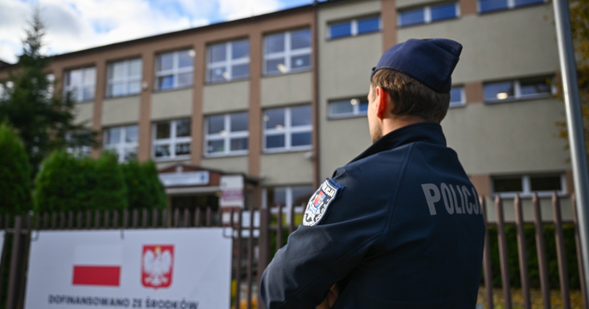 Ataki w kolejnych polskich szkołach. Pezda: uczniowie bywają najpierw zachęcani, później — szantażowani