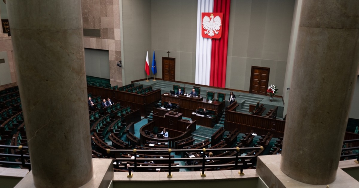 Polityczne nastroje przed świętami. Kogo popierają Polacy? [SONDAŻ]