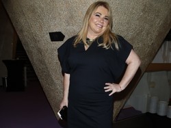 Im bliżej 50, tym lepiej wygląda! Kasia Niezgoda w uroczej małej czarnej i butach, od których nie można oderwać wzroku. FOTO