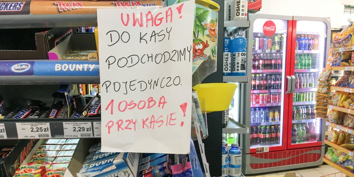 Sytuacja w branży handlowej jest dwubiegunowa. W niektórych obszarach sprzedaż wzrosła kilkadziesiąt, a nawet kilkaset procent.