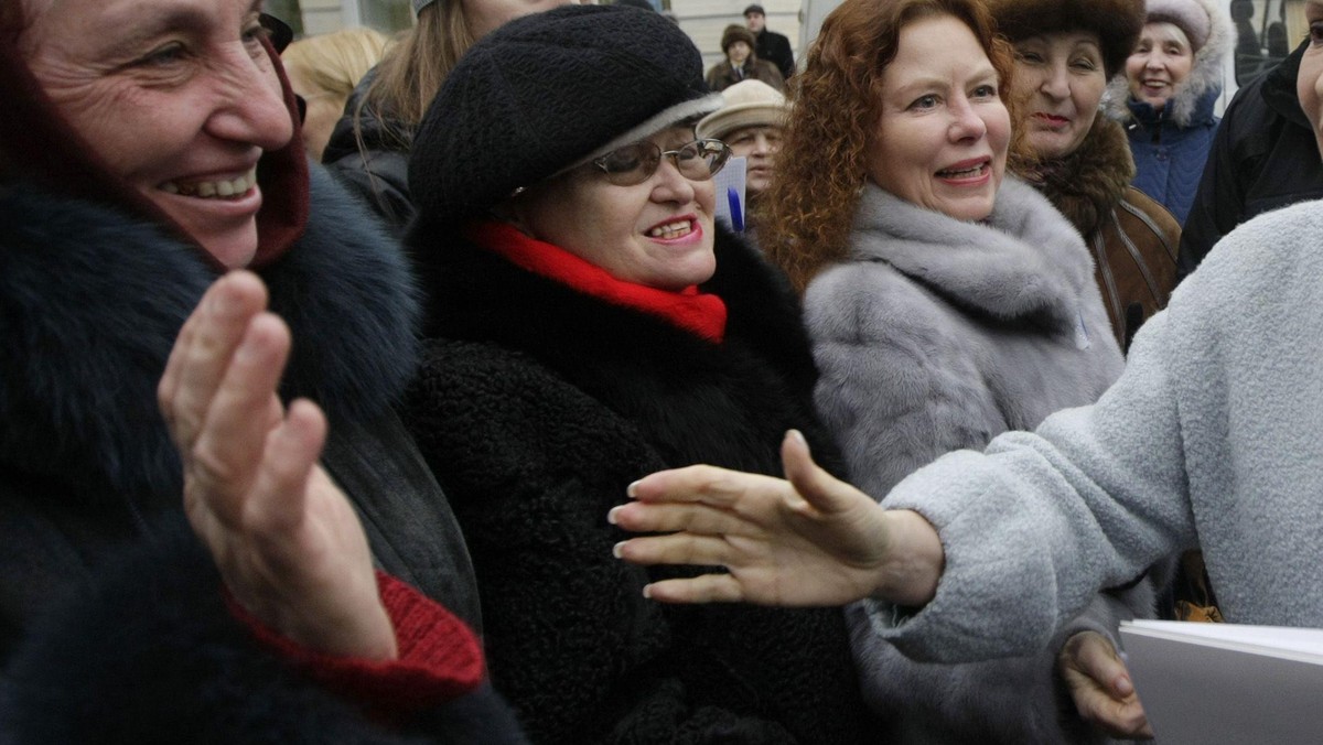 Działania ukraińskich władz, które opozycja uważa za prześladowania, są walką z korupcją, toczoną w ramach zbliżenia Ukrainy z UE - napisali deputowani rządzącej Partii Regionów Ukrainy w piśmie do przewodniczącego Parlamentu Europejskiego (PE) Jerzego Buzka. Skrytykował on niedawno represje wobec ukraińskiej opozycji, w tym wobec Julii Tymoszenko.