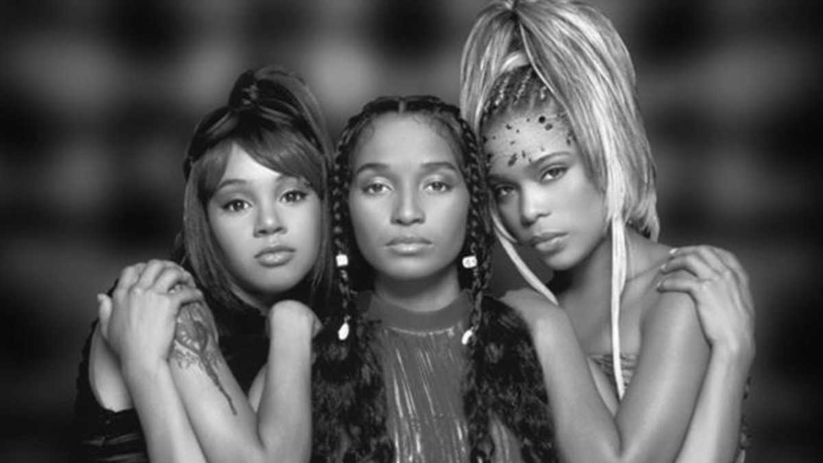 Rodzina zmarłej w wypadku samochodowym wokalistki grupy TLC Lisy "Left Eye" Lopes jest oburzona zachowaniem koleżanek z zespołu córki. Pozostałe dwie członkinie nagrały nową wersję największego przeboju TLC "Waterfalls", w której partię Lisy śpiewa nowa wokalistka.