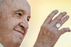 Nie żyje papież Franciszek. W Warszawie wystawiono księgę kondolencyjną po śmierci papieża