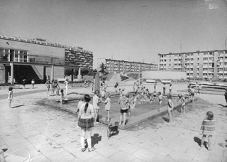 Baseny, fontanny, rzeki i plaże. To tam spędzało się upalne dni za czasów PRL [GALERIA]