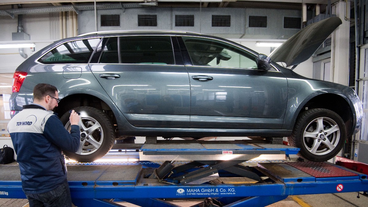 Skoda recheamă în service 1,7 milioane de mașini din toată lumea: ruperea unui șurub poate duce la pierderea direcției