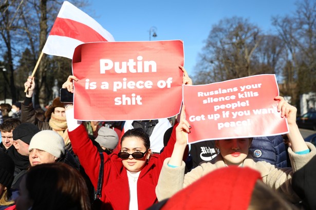 Pikieta przed ambasadą Federacji Rosyjskiej w Warszawie, w geście poparcia dla Ukrainy