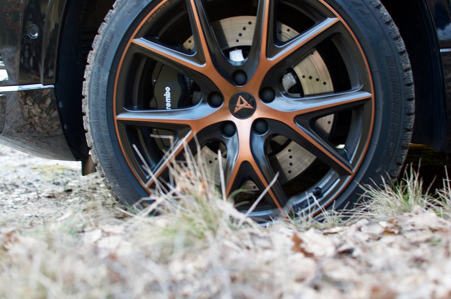 The 19-inch bronze-colored alloy wheels are an extra charge of over PLN 4,000.  PLN for the price of Cupry Ateca
