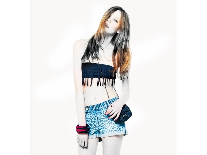 Letnie zabawy z denimem - kolekcja Bershka na lato 2011.