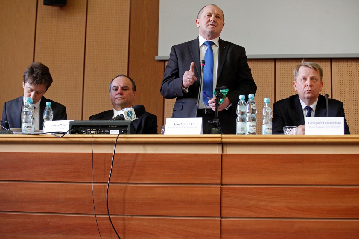 Minister Marek Sawicki podczas spotkania z rolnikami