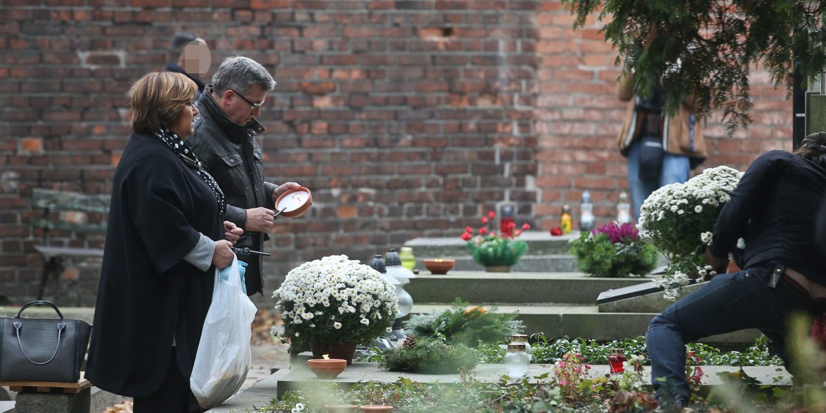 Prezydent Bronisław Komorowski z rodziną był 1 listopada na Powązkach