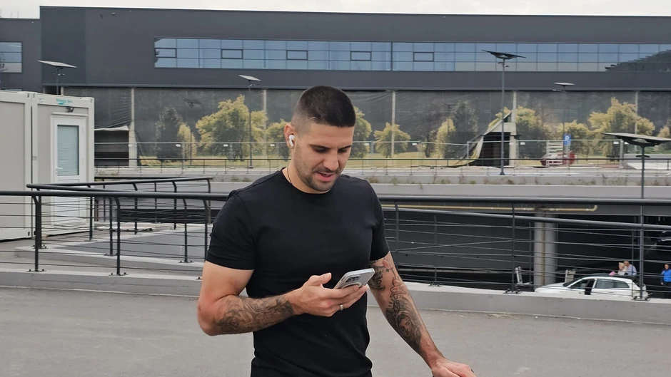 Aleksandar Mitrović na aerodromu