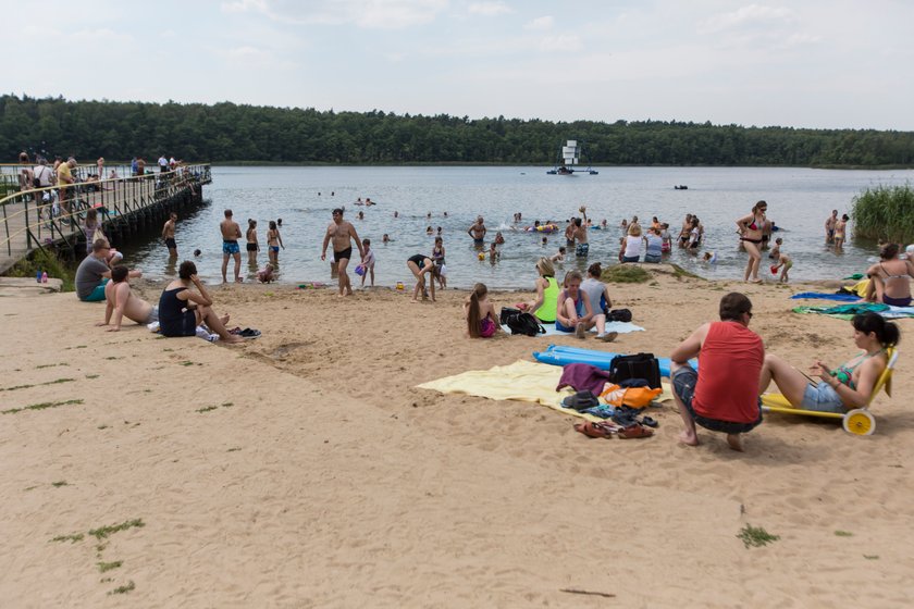 Ludzie na kąpielisku Strzeszynek