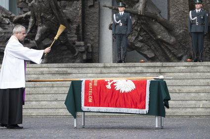 Kapelani w skarbówce. Minister ujawnił, ile zarabiają