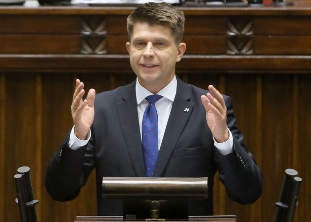 Petru do rządu PiS: W 100 dni puścicie nas wszystkich z torbami!