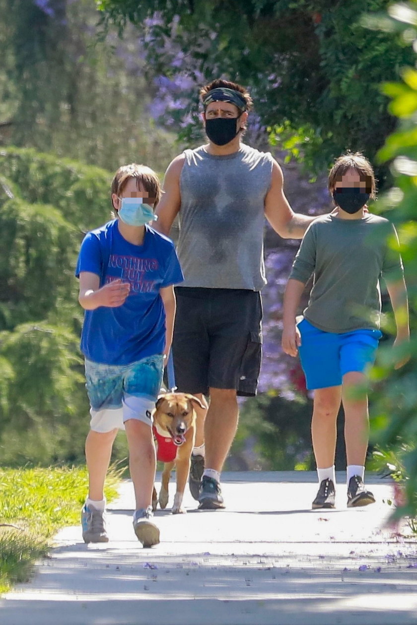 Colin Farrell z synem na spacerze