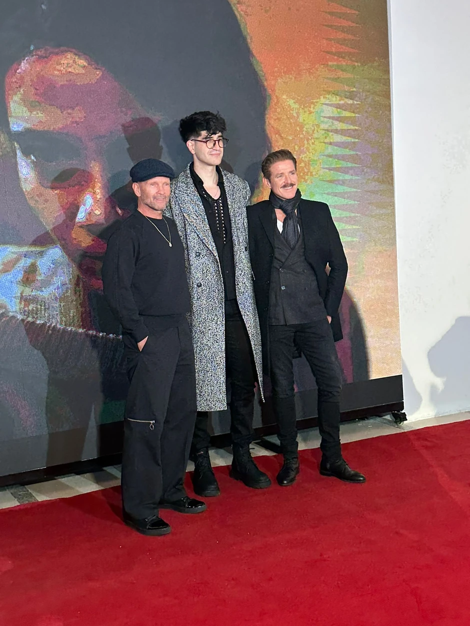 Premijera filma Mudbrick, Kult mrtvih