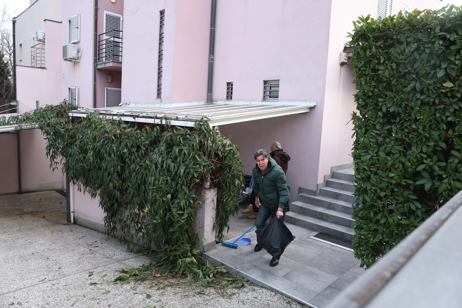 Kuća Zdravka Čolića bačena bomba