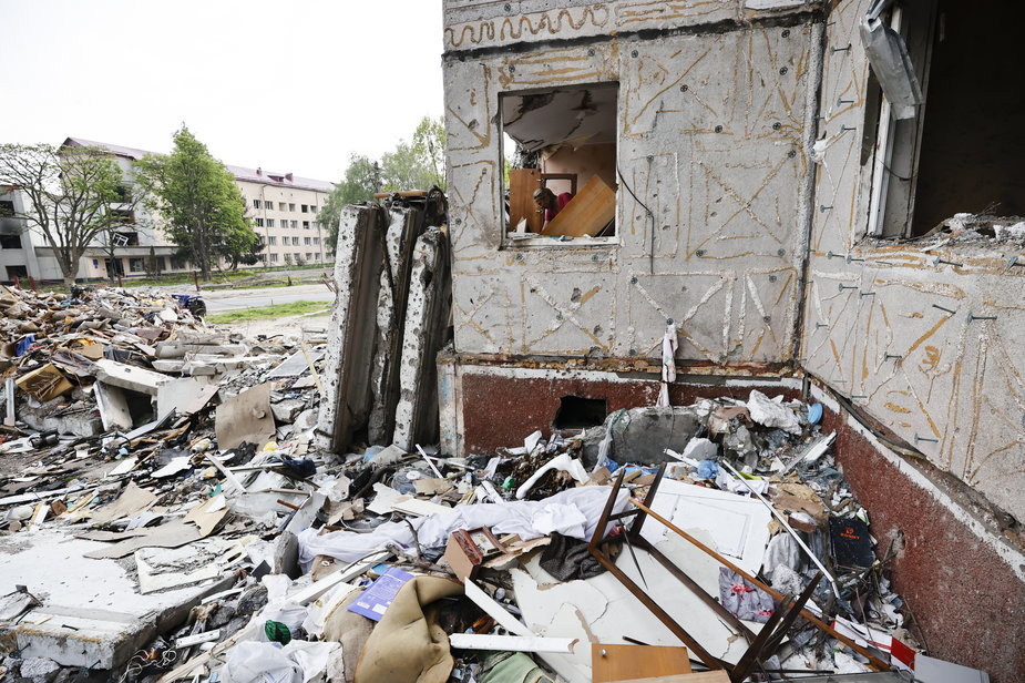 Zniszczone przez Rosjan blokowiska w Czernihowie