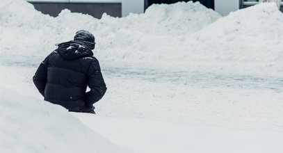 Mężczyzna leżał na chodniku. 10-latek, który go zobaczył, zawstydził dorosłych!