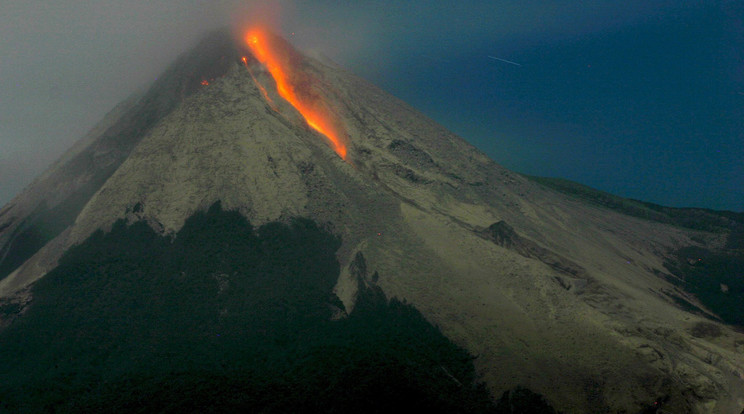 Újra kitört a Merapi vulkán Indonéziában / Fotó: MTI/EPA 