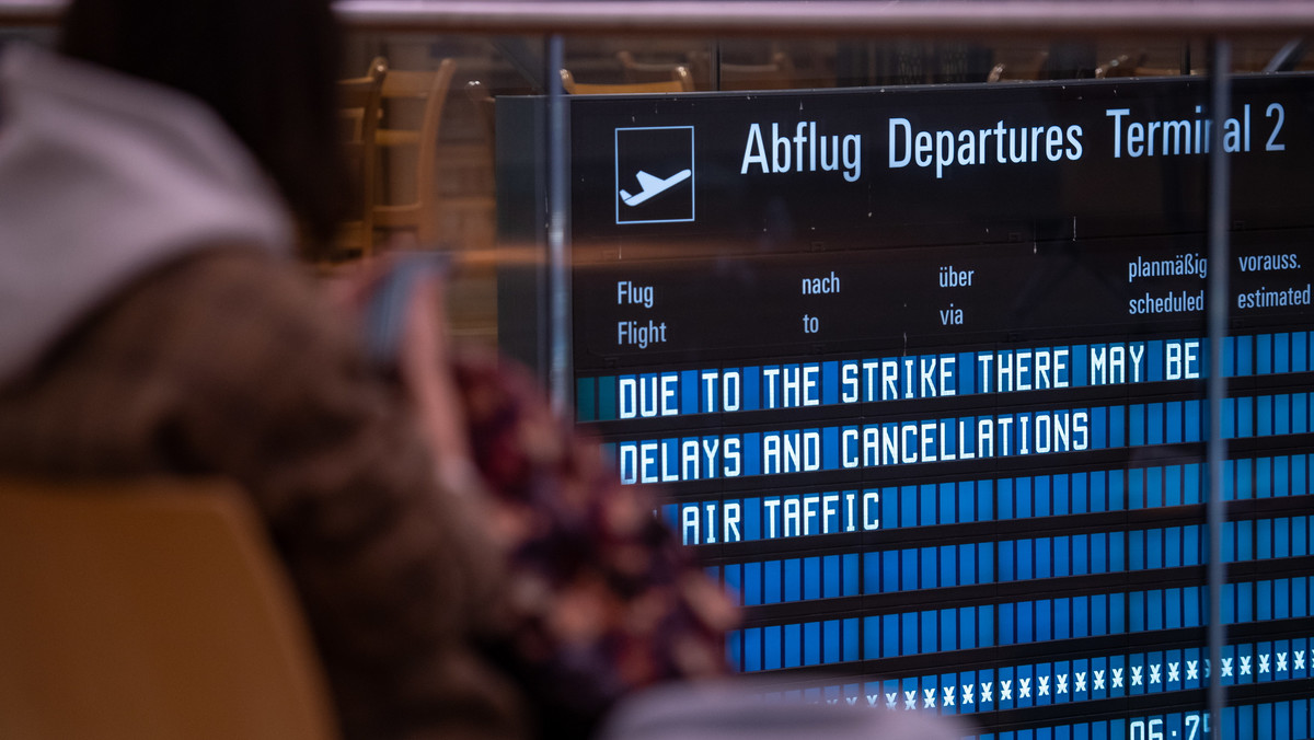 Strajk ostrzegawczy personelu odpowiedzialnego za kontrole bezpieczeństwa odbywa się dzisiaj w ośmiu portach lotniczych w Niemczech, w tym we Frankfurcie nad Menem. Jak podkreśla agencja dpa, pokrzyżuje to plany tysiącom pasażerów.