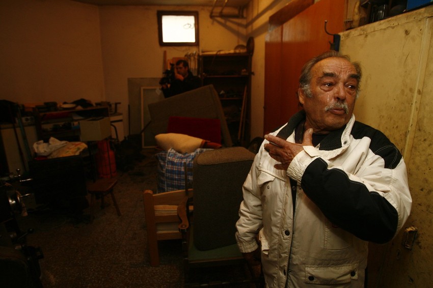 Momčilo Mitrović napušta stan