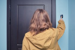 Czy właściciel może wejść do wynajmowanego mieszkania? Czy najemca musi wpuścić właściciela? Prawo 2026 mówi jasno, wielu będzie zaskoczonych