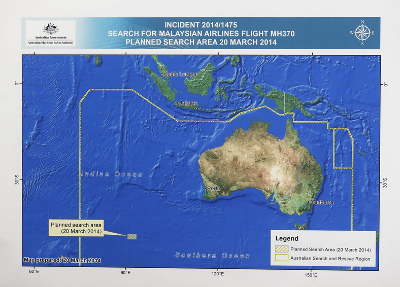 Grafika służb morskich Australii AMSA, która pokazuje, gdzie samoloty ratunkowe szukają szczątków samolotu boeinga należącego do Malaysian Airlines. Fot. EPA/DANIEL MUNOZ, Dostawca: PAP/EPA.