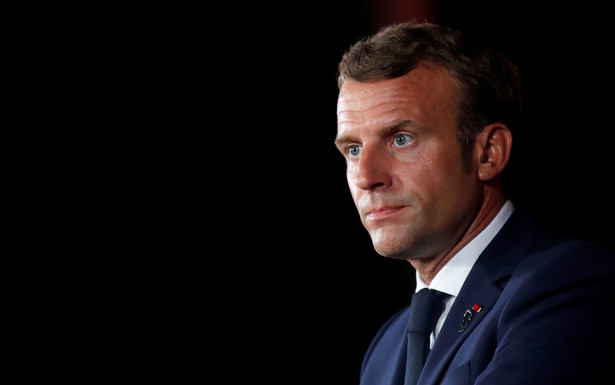 epa08640192 French President Emmanuel Macron looks on as he attends a news conference at the Pine Residence, the official residence of the French ambassador to Lebanon, in Beirut, Lebanon, 01 September 2020. EPA/GONZALO FUENTES / POOL MAXPPP OUT Dostawca: PAP/EPA.