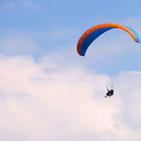 Magyar siklóernyős halt meg Monacóban