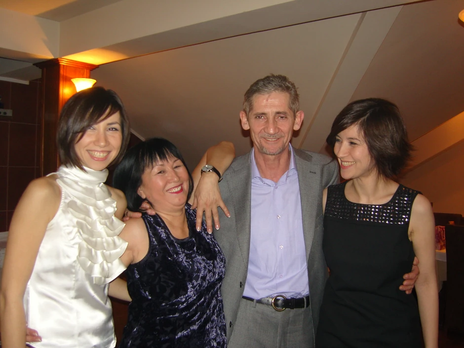 Porodica Gavrilović: Dve ćerke i u sredini Kulsija i Dragan