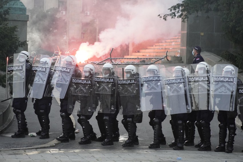 Protest, Skupština, neredi, baklje